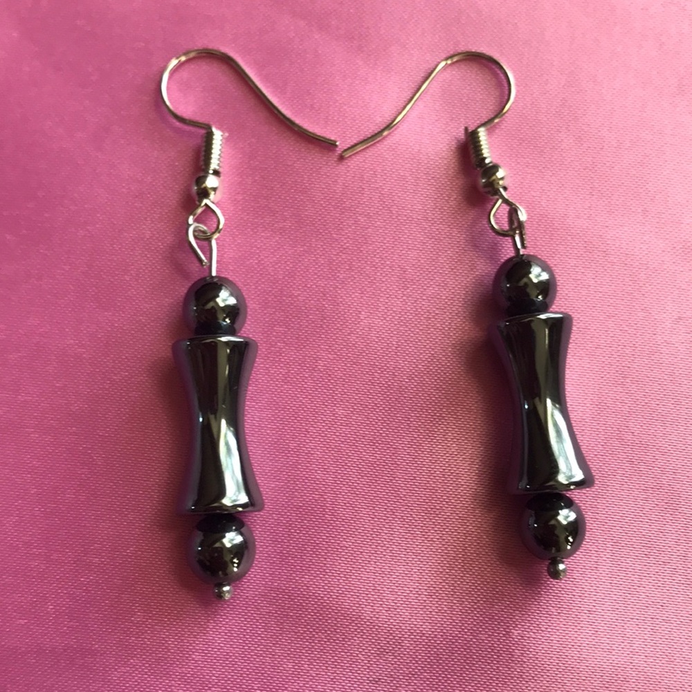 Hematite Vase Shape Dangle Earrings. - image 1